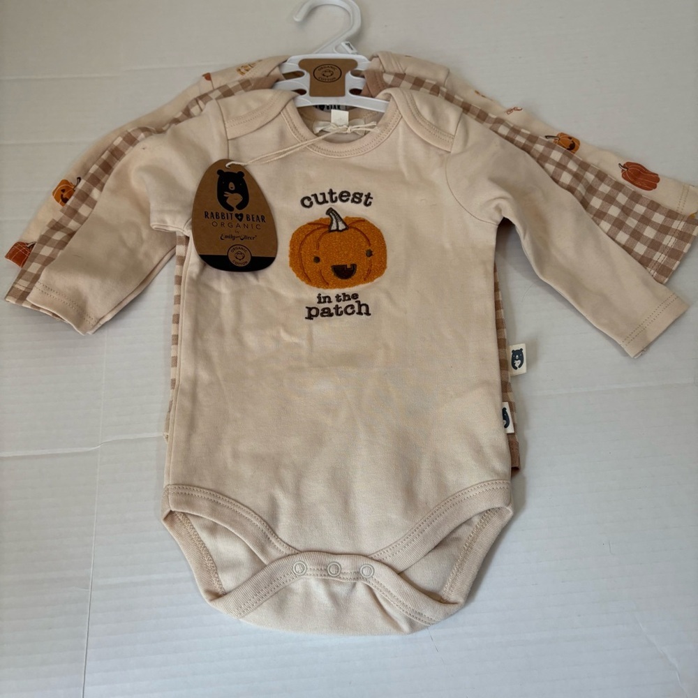 NWT…RABBIT + BEAR Organic Halloween Onsies / Set of 3 🎃🎃🎃